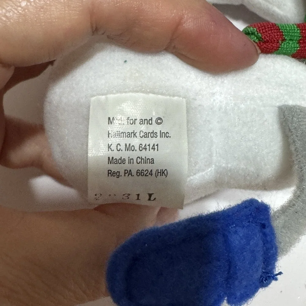 2 HALLMARK MINI KISS KISS COLLECTIBLE VINTAGE SNOWMEN ORNAMENTS Magnetic Noses